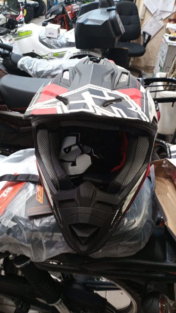 KIOSHI TR Tiger Racing кроссовый (ECE R22.06), матовый чёрно-бело-красный